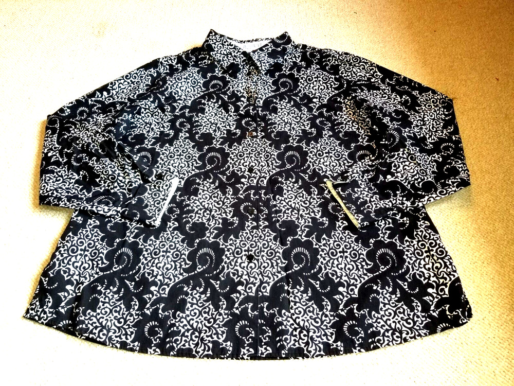 Womens Top-FOXCROFT-black/white button-up "Shaped Fit; Wrinkle Free" ls-16W